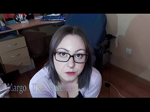 ❤️ Kynþokkafull stelpa með gleraugu sýgur dildó djúpt á myndavélinni ️❌ Klámmyndband á is.xxxbunker.ru ☑
